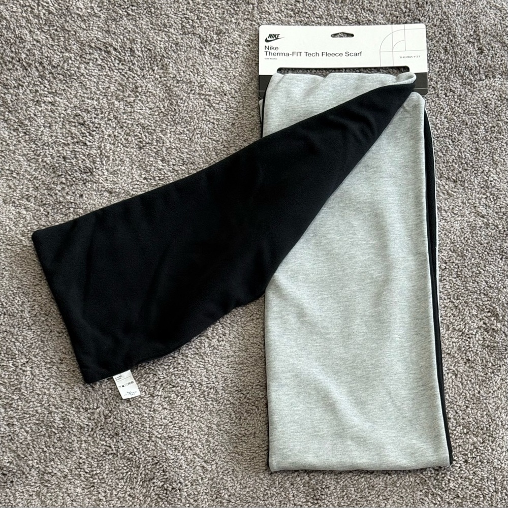 Nike Therma-Fit Tech Fleece Winter Scarf Cold Weather Gray Black One Size $60